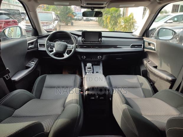 Mitsubishi Outlander SE 2022 Silver