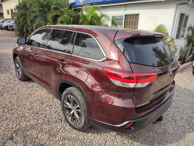 Toyota Highlander LE 2019 Brown