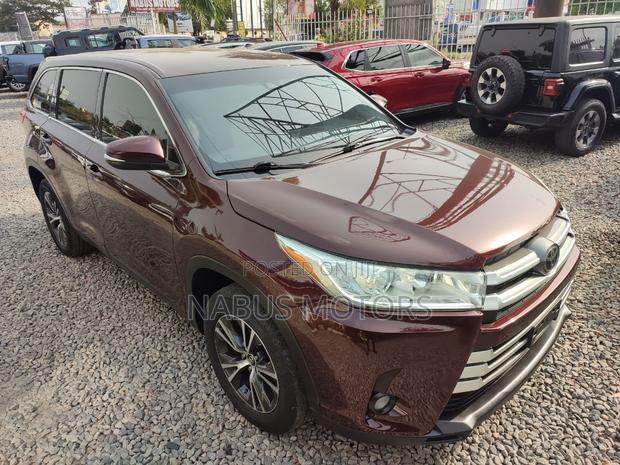 Toyota Highlander LE 2019 Brown