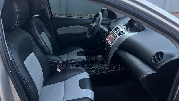 Toyota Belta 2010 Gold