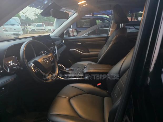 Toyota Highlander Platinum FWD 2023 Black