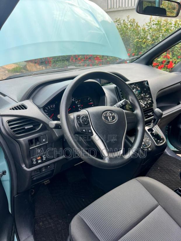 Toyota Voxy SV Premium 2014 Green