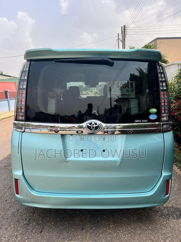 Toyota Voxy SV Premium 2014 Green