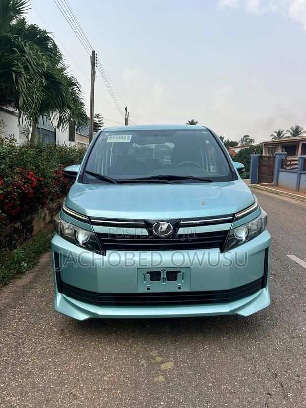 Toyota Voxy SV Premium 2014 Green