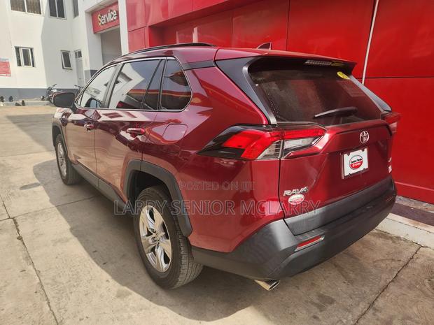 Toyota RAV4 XLE 2022 Red