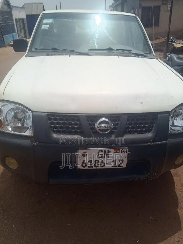 Nissan Hardbody 2012 White