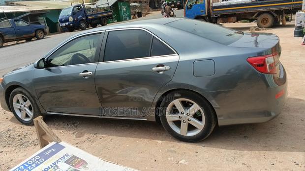 Toyota Camry LE 4dr Sedan (2.5L 4cyl 6A) 2012 Gray