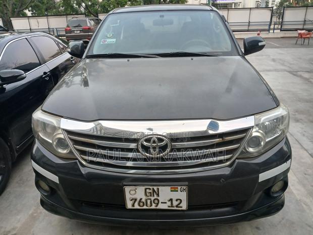 Toyota Fortuner 2.7 AWD 2012 Black