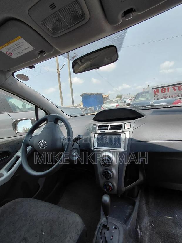 Toyota Vitz 2010 White
