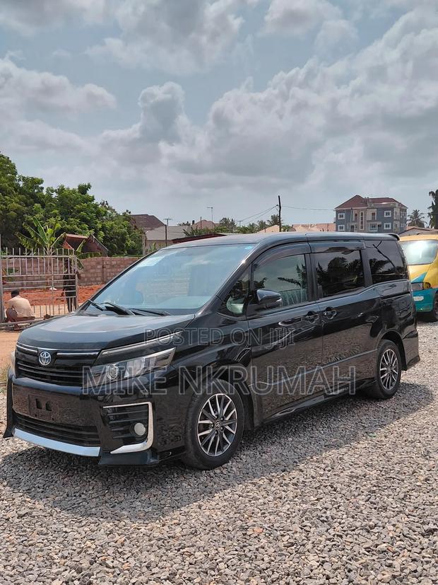 Toyota Voxy SV Premium 2014 Black