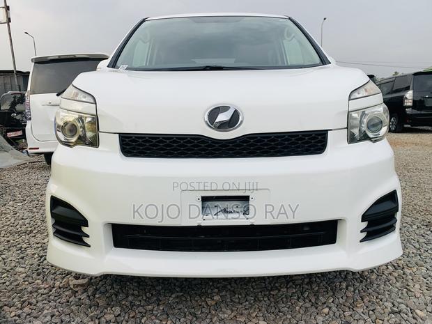Toyota Voxy 2010 White