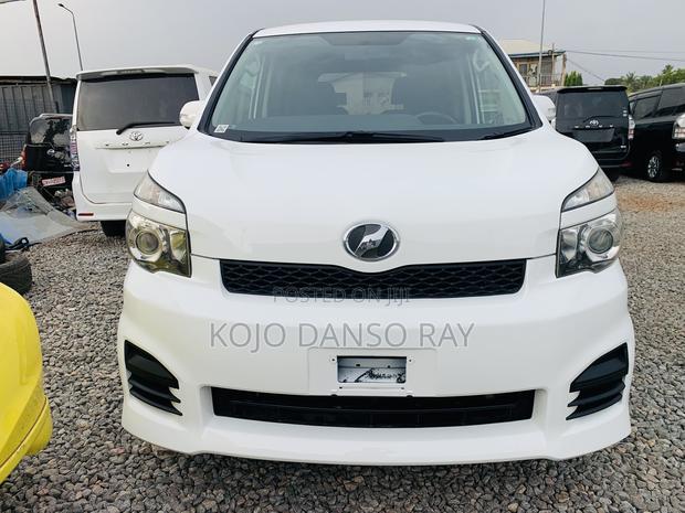 Toyota Voxy 2010 White