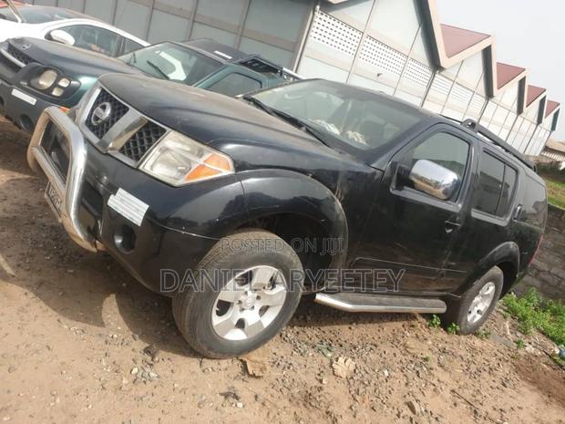 Nissan Pathfinder SE 2005 Black