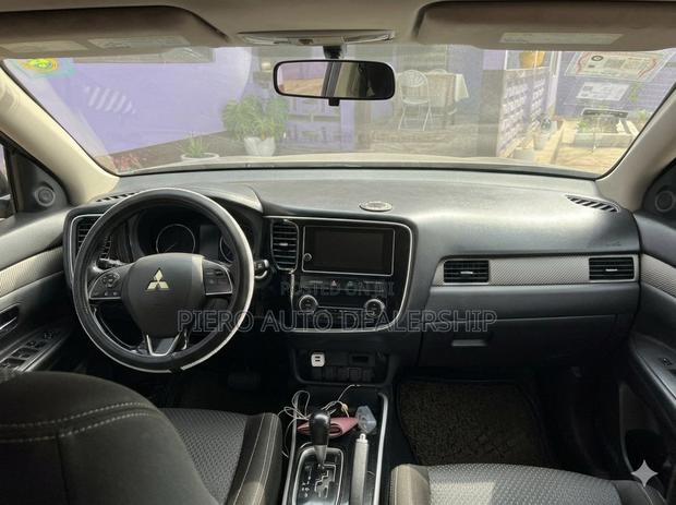 Mitsubishi Outlander 2018 Gray