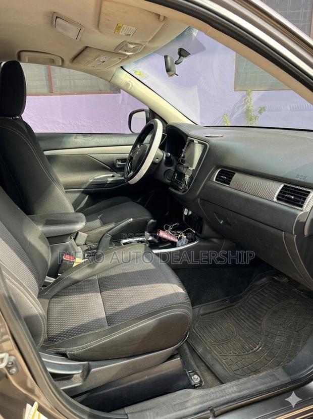 Mitsubishi Outlander 2018 Gray