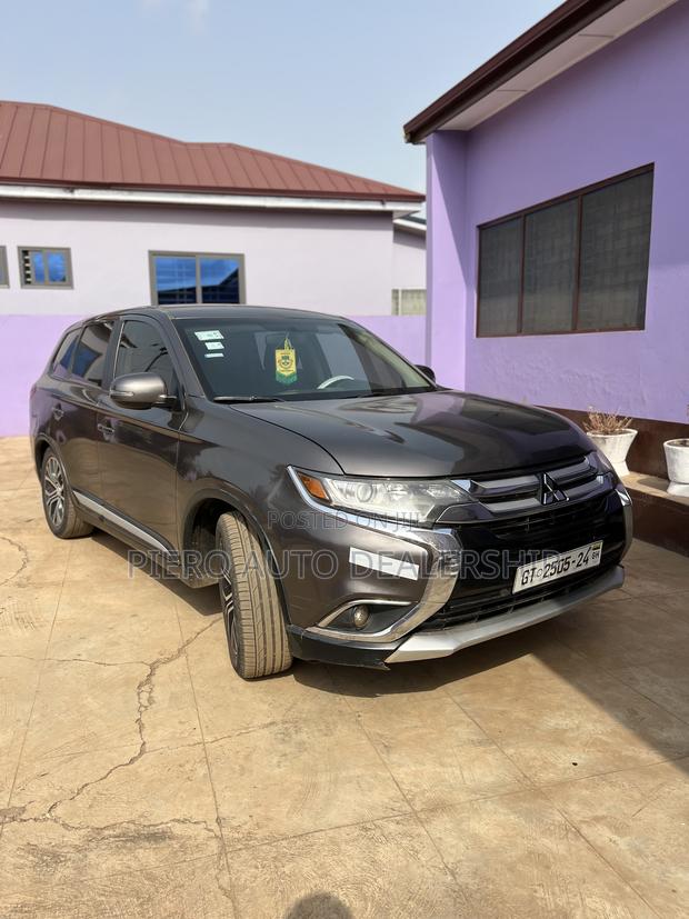 Mitsubishi Outlander 2018 Gray