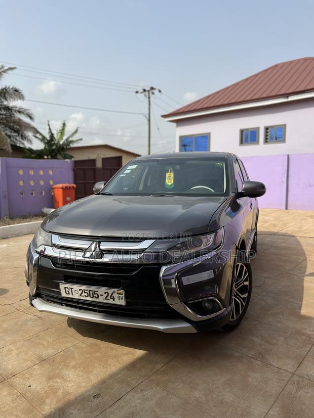 Mitsubishi Outlander 2018 Gray