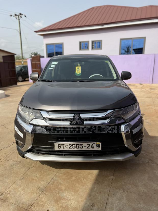 Mitsubishi Outlander 2018 Gray