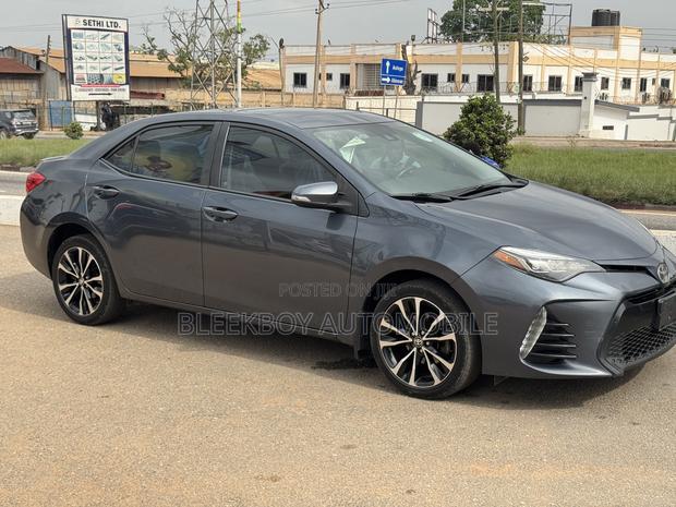 Toyota Corolla SE 4dr Sedan (1.8L 4cyl CVT) 2017 Gray