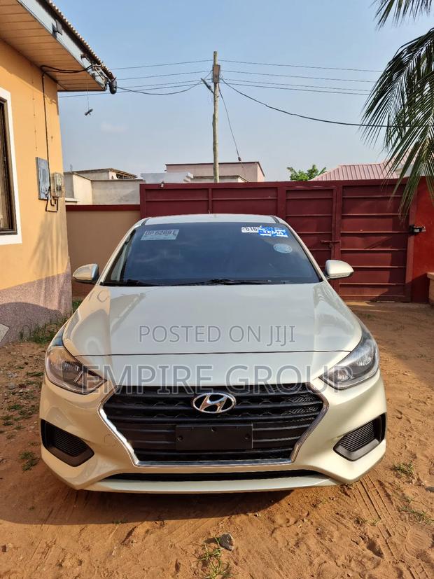 Hyundai Accent SE 2018 Gold