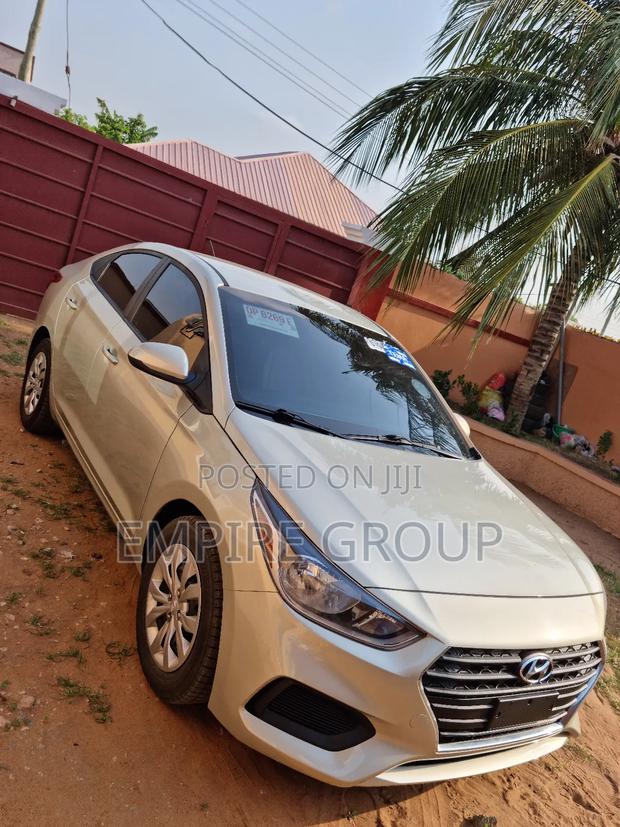 Hyundai Accent SE 2018 Gold