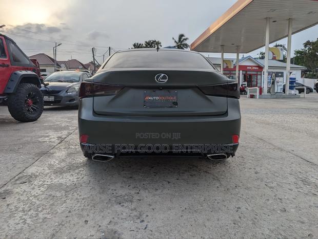 Lexus IS 300h 4WD 2017 Green