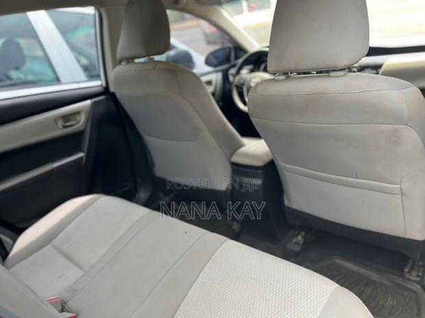 Toyota Corolla LE 4dr Sedan (1.8L 4cyl CVT) 2016 White