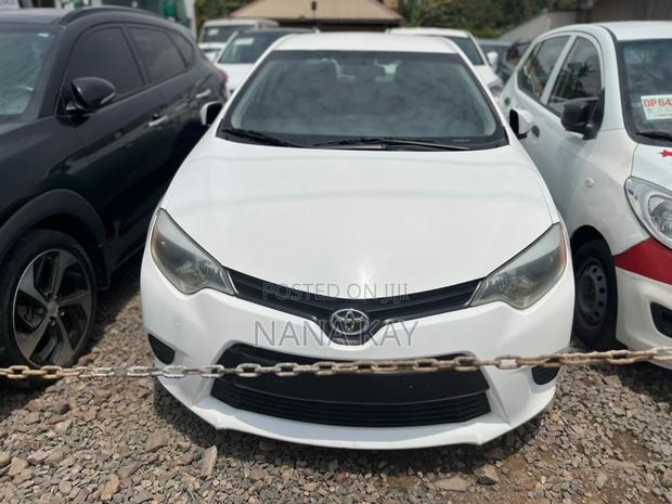 Toyota Corolla LE 4dr Sedan (1.8L 4cyl CVT) 2016 White