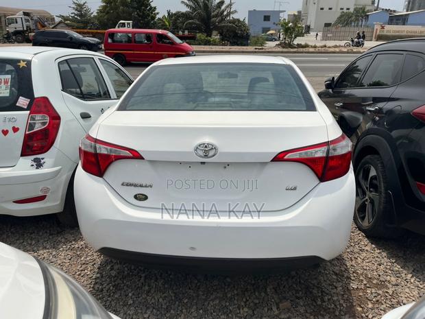 Toyota Corolla LE 4dr Sedan (1.8L 4cyl CVT) 2016 White