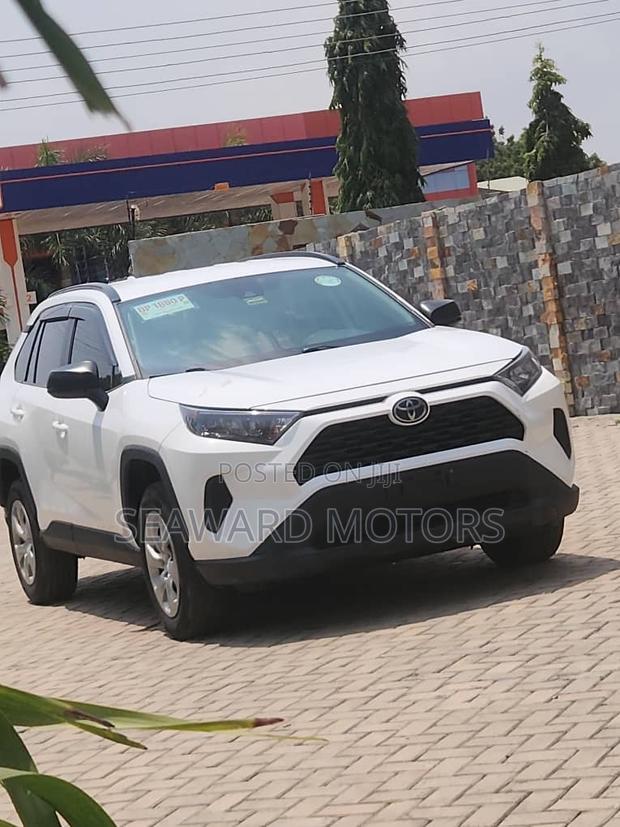 Toyota RAV4 2019 White