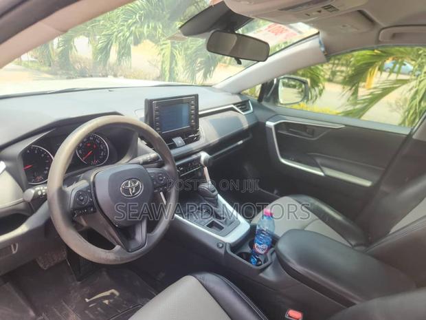 Toyota RAV4 2019 White