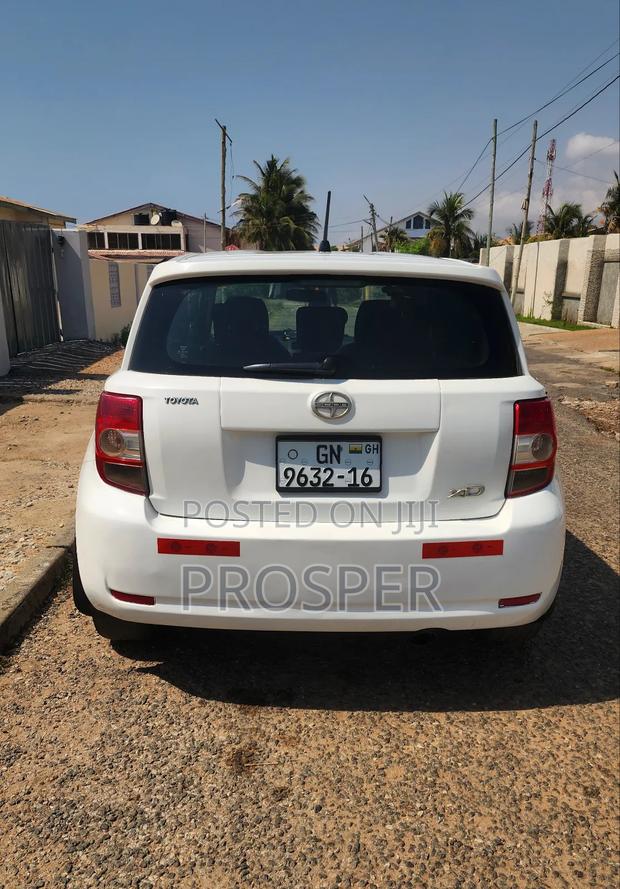 Scion xD Base 2009 White
