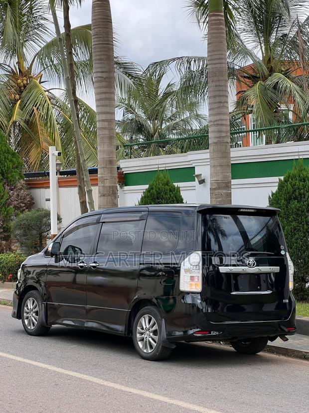 Toyota Voxy 2013 Black