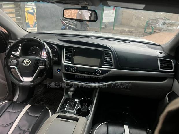 Toyota Highlander Limited 4dr SUV AWD (3.5L 6cyl 6A) 2015 Gray