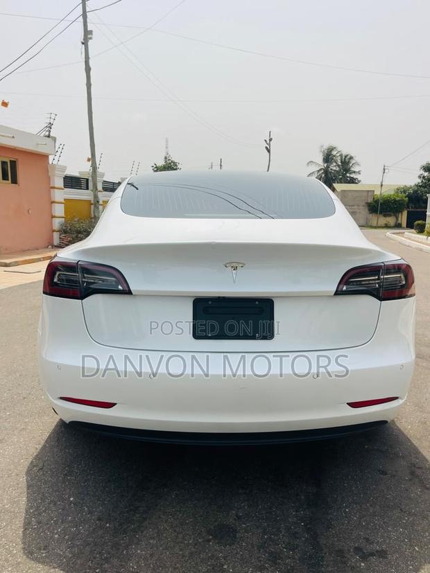 Tesla Model 3 2020 White