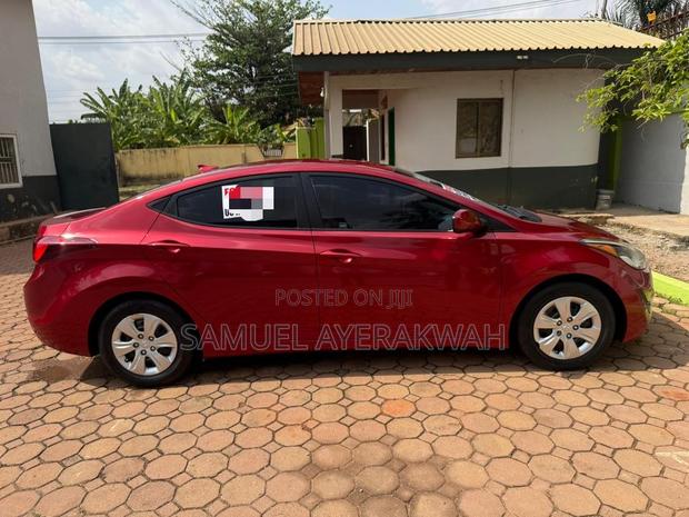 Hyundai Elantra 2016 Red