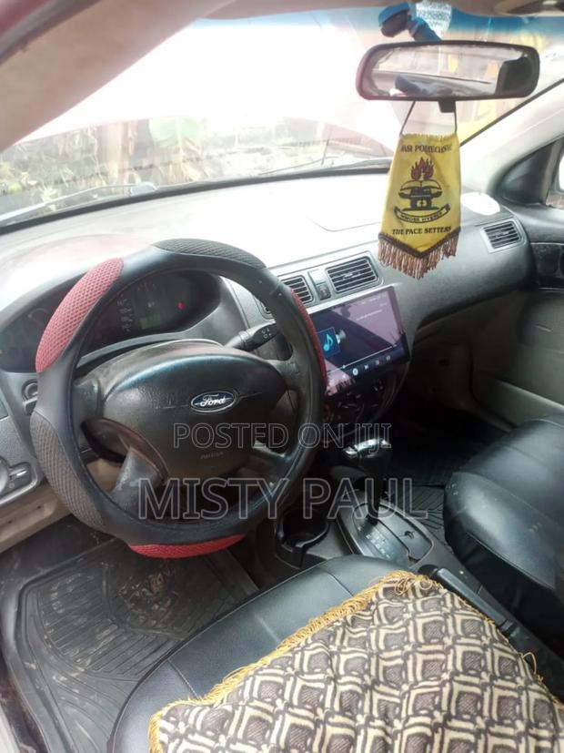 Ford Focus 2005 Red