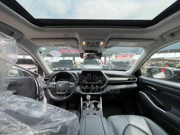 Toyota Highlander XSE 2022 Red