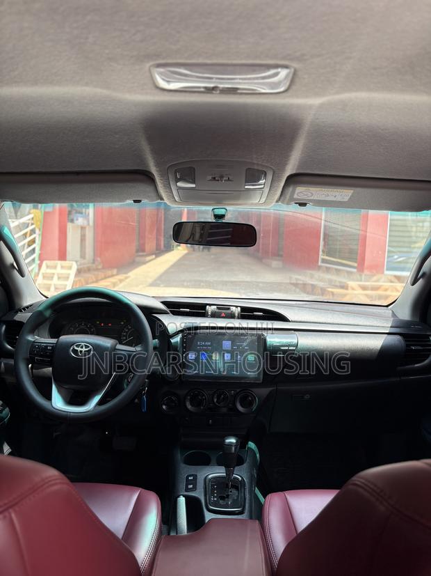 Toyota Hilux 2018 White