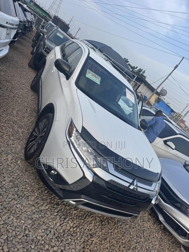 Mitsubishi Outlander 2020 White