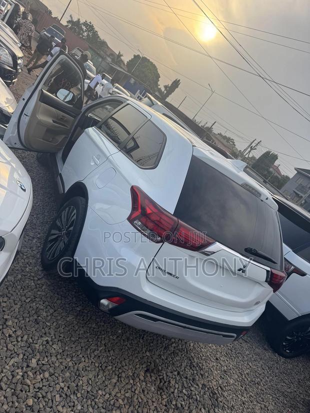 Mitsubishi Outlander 2020 White