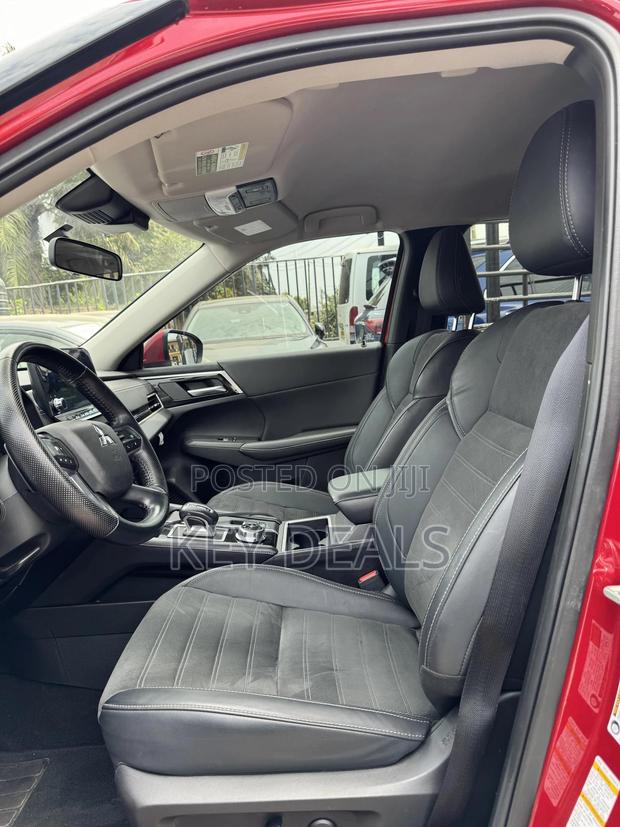 Mitsubishi Outlander SE 2024 Red