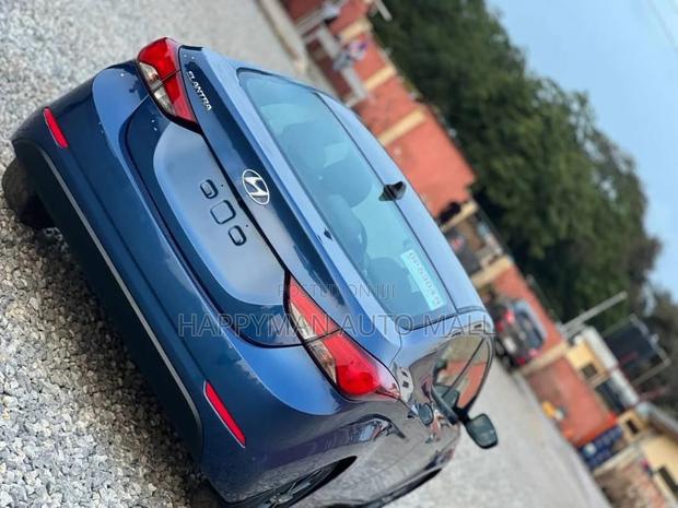 Hyundai Elantra SE Sedan FWD (1.8L 4cyl 6A) 2016 Blue