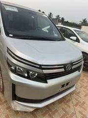 Toyota Voxy SV Premium 2014 Silver for sale