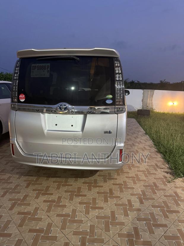 Toyota Voxy SV Premium 2014 Silver