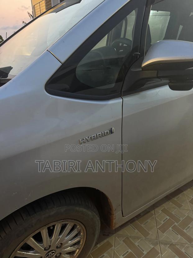 Toyota Voxy SV Premium 2014 Silver