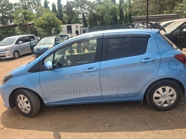 Toyota Vitz 1.3 FWD 5dr 2015 Blue