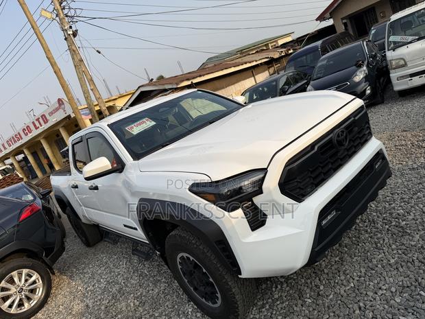 Toyota Tacoma 2024 White