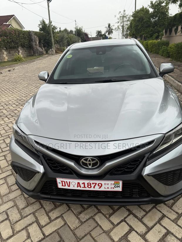 Toyota Camry SE 2021 Silver