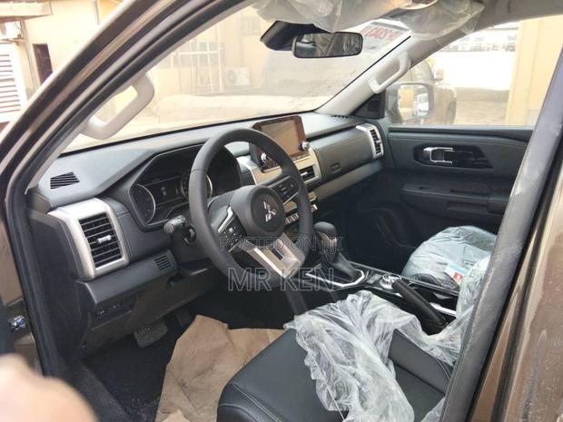 New Mitsubishi L200 2025 Black